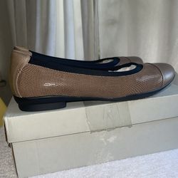 Clarks Women’s Neenah Garden Ballet Flat Pebble Interset Nubuck SZ 10W Brand New