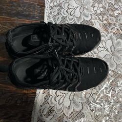 Size 10 Vapormaxes Black
