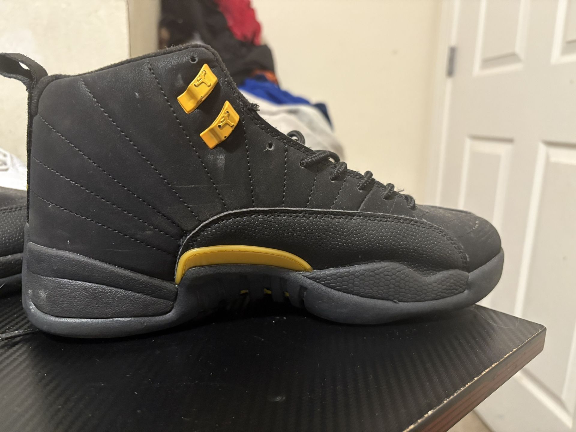 Jordan 12 Black taxis