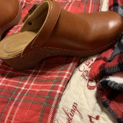 Clogs