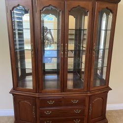 Thomasville Cherrywood China Hutch/Cabinet With Lighting & Storage 