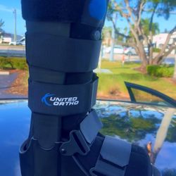 United Ortho Air Cam Walker Fracture Boot, Medium, Black