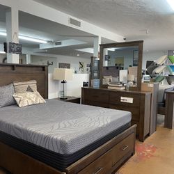 4pc Queen Platform Bed Set With Drawers