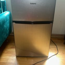 Galantz Mini Fridge Good condition