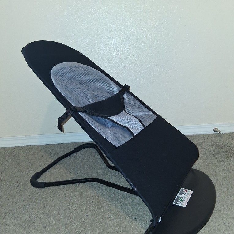 Portable Rocking Chair Bed 