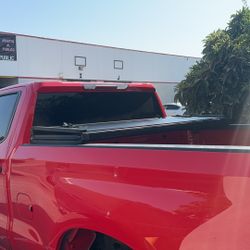 Nueva Tapadera Dura Que Dobla En Tres 2019-2024 Chevy Silverado GMC Sierra 5.8ft
