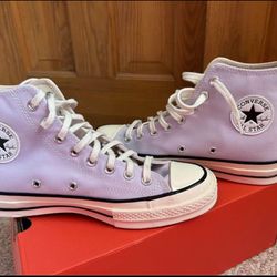 Women’s Lavender “vapor violet” Converse Hi Tops Size 9