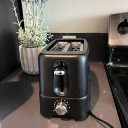 Black 2-Slice Toaster