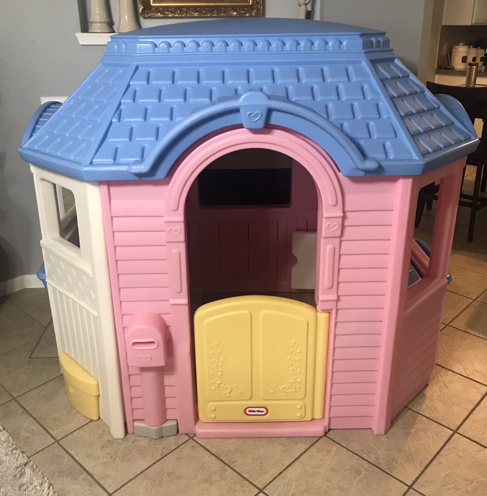 RARE Little Tikes Victorian Playhouse in EXCELLENT condition
