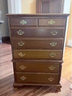 Solid Wood 7-Drawer Chest Dresser with Brass Hardware – Traditional Style
