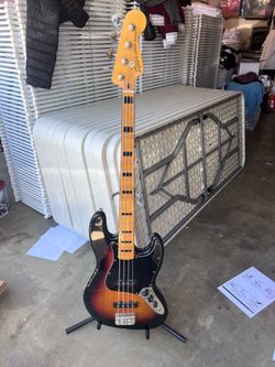 4 string squier jazz bass