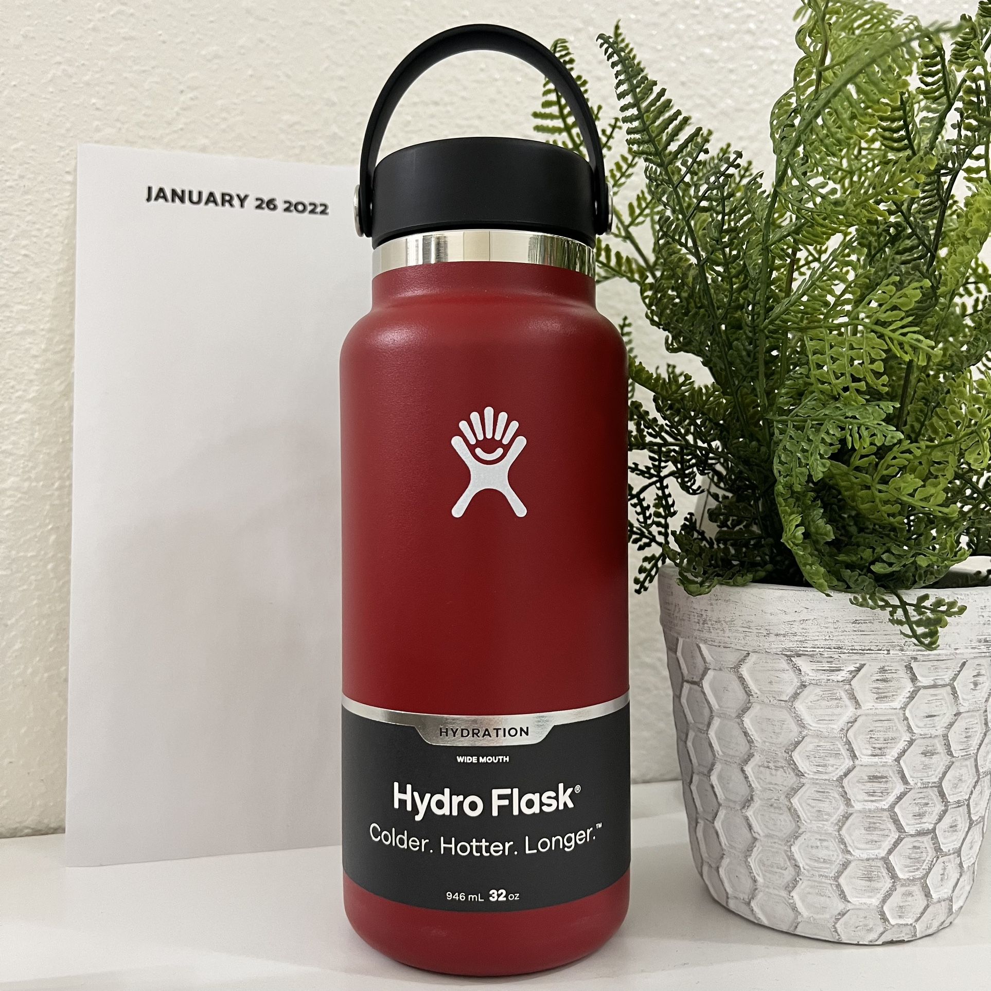 32oz Lychee Red Hydro Flask for Sale in Chula Vista, CA - OfferUp