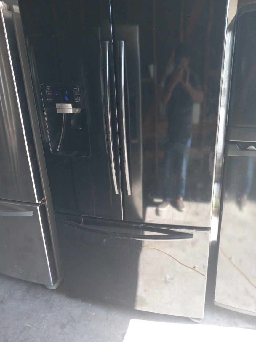 Samsung Three  Door  Black  300dlls  