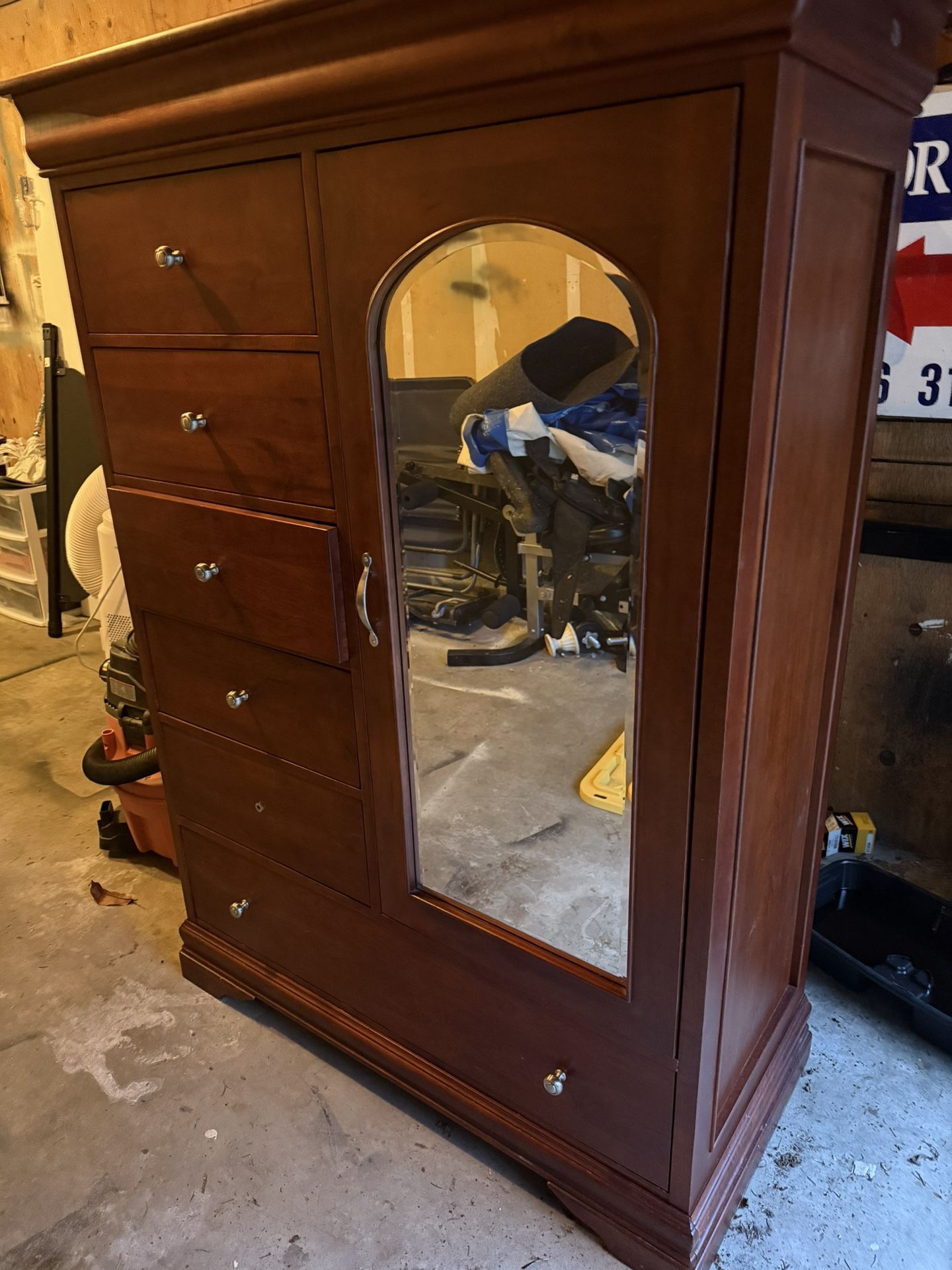 Solid Wood Dresser with Shelves – Like New Condition