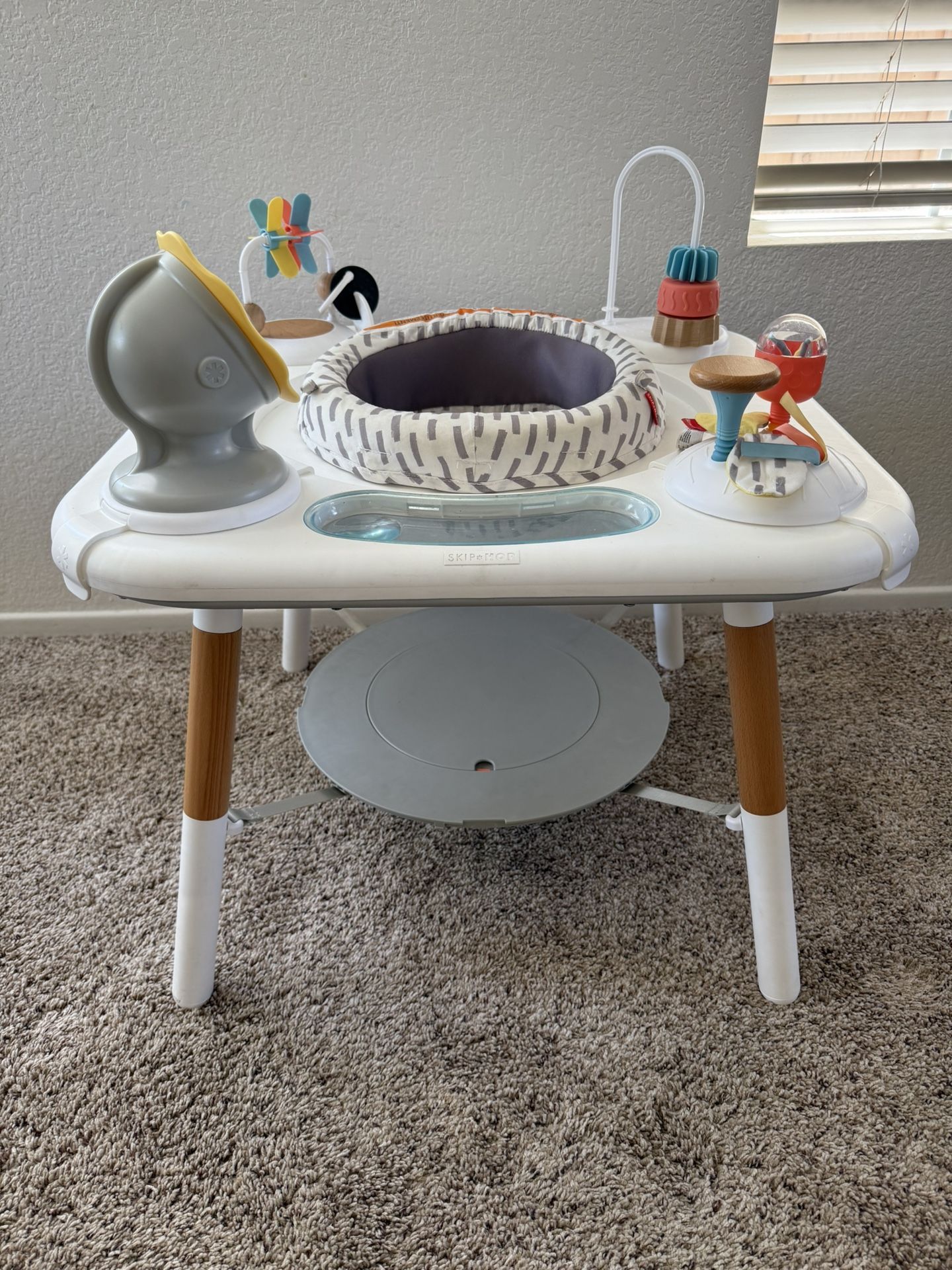 Skip Hop Baby Discoverosity Montessori-Inspired 3-Stage Activity Center & Play Table