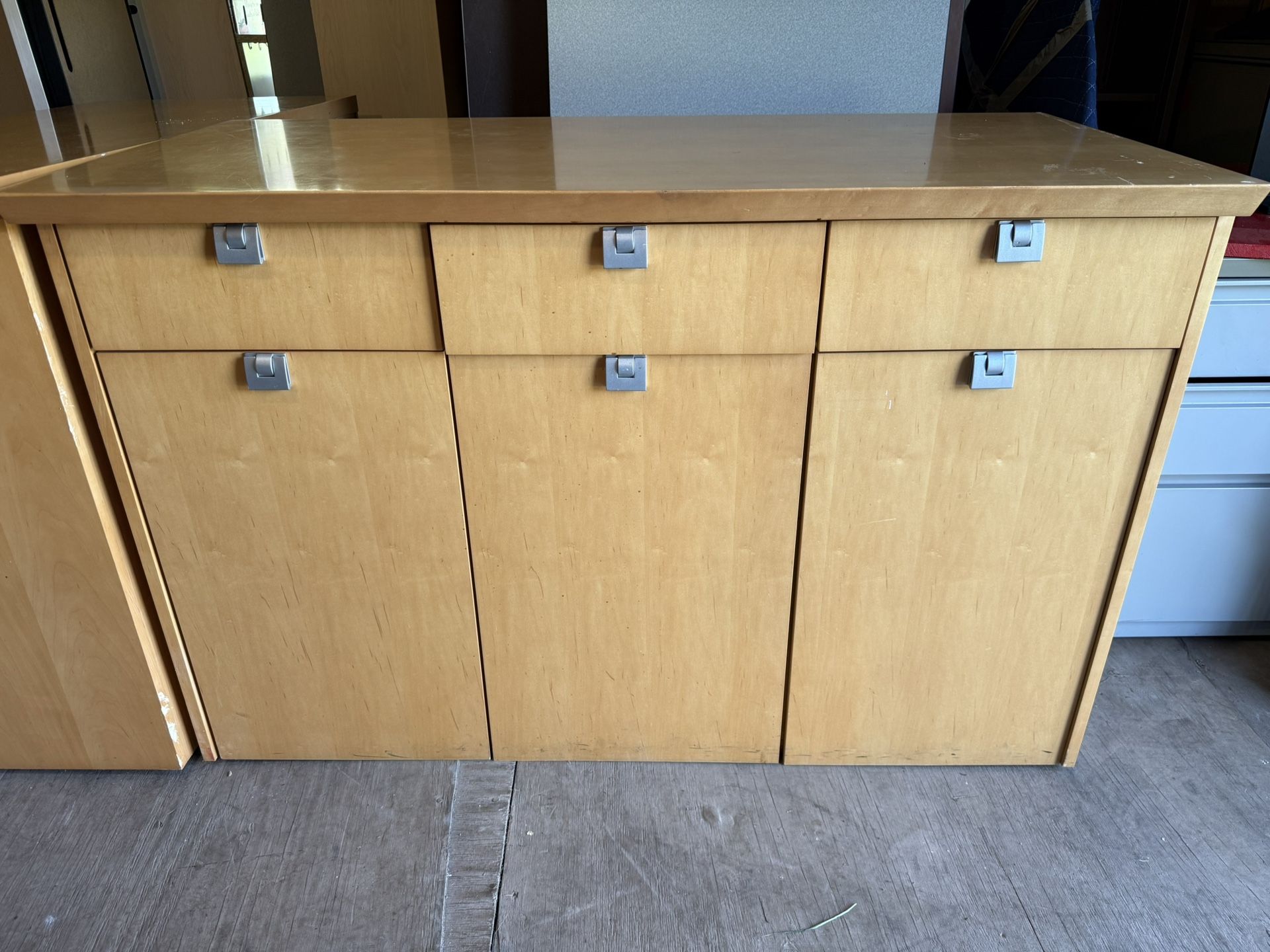 Cabinet / Dresser