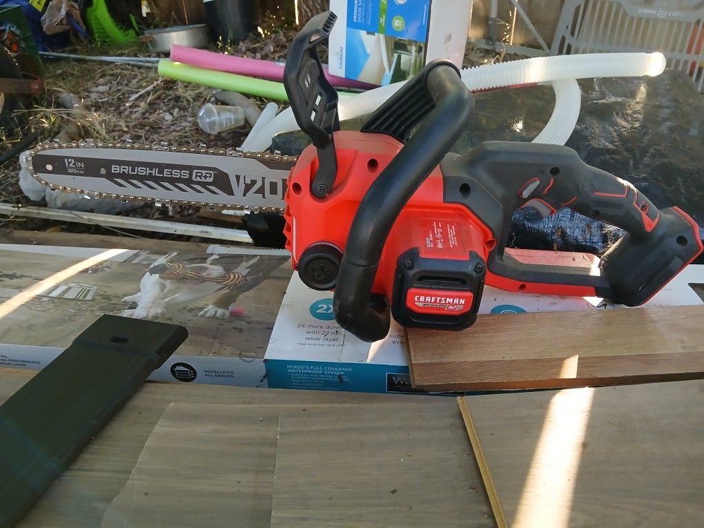 Craftsman 12 Inch 20 Volt Chainsaw Plus Battery And Charger