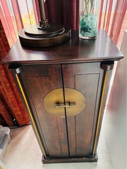 High Quality Accent Cupboard