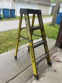 Featherlight 4 foot ladder 🪜
