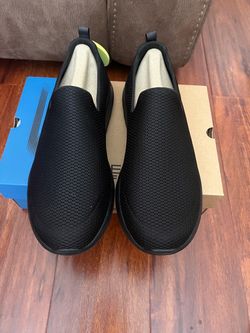 Brand new sketchers Go Walk Max shoes
