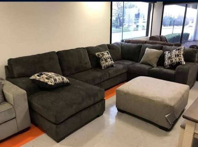Ballinasloe Smoke 3pc Sectional w/ Chaise