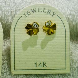 Elegant 14K Gold Earring