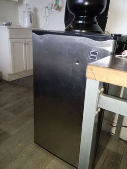 Rac mini fridge