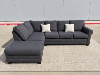 Sectional couch (Delivery Available)