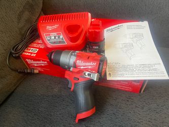 Milwaukee M12 FUEL 1/2" Hammer Drill/Driver Kit