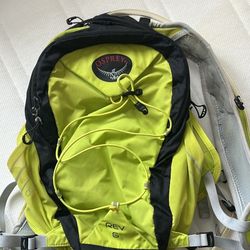 Osprey Rev 6 Backpack With 1.5L Bladder. 