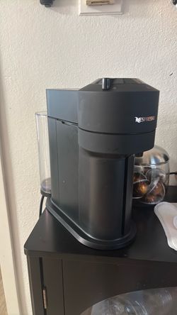 Nespresso Machine w/frother