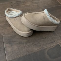 UGG Tasman Size 6 $80