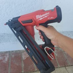 Milwaukee
M18 FUEL 18-Volt Lithium-Ion Brushless Cordless Gen II 15-Gauge Angled Finish Nailer (Tool-Only)