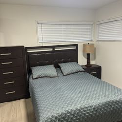Queen Size Bedroom Set 5