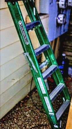 Louisville 6ft fiberglass ladder