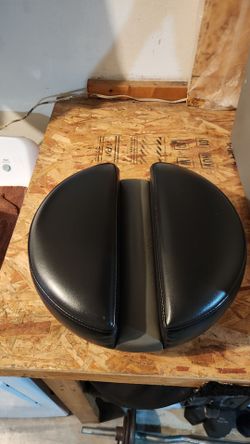 Round Black Faux Leather Seat Cushion w/ Free Microphone