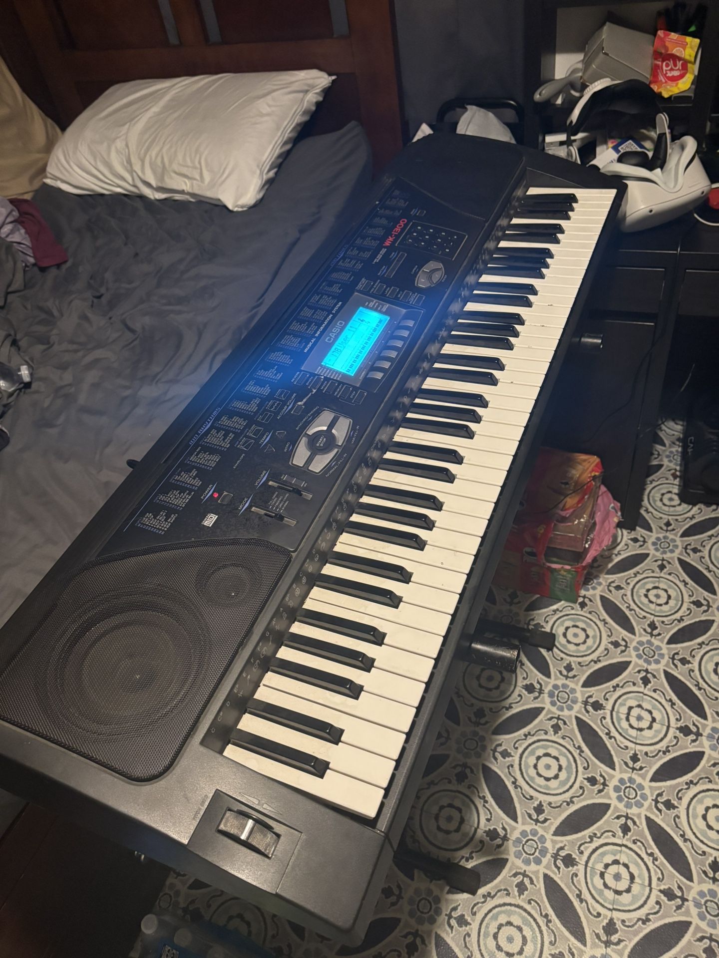 Casio WK-1300 Portable Keyboard Piano 61 Keys