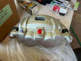 New in box Colorado/Canyon brake calipers