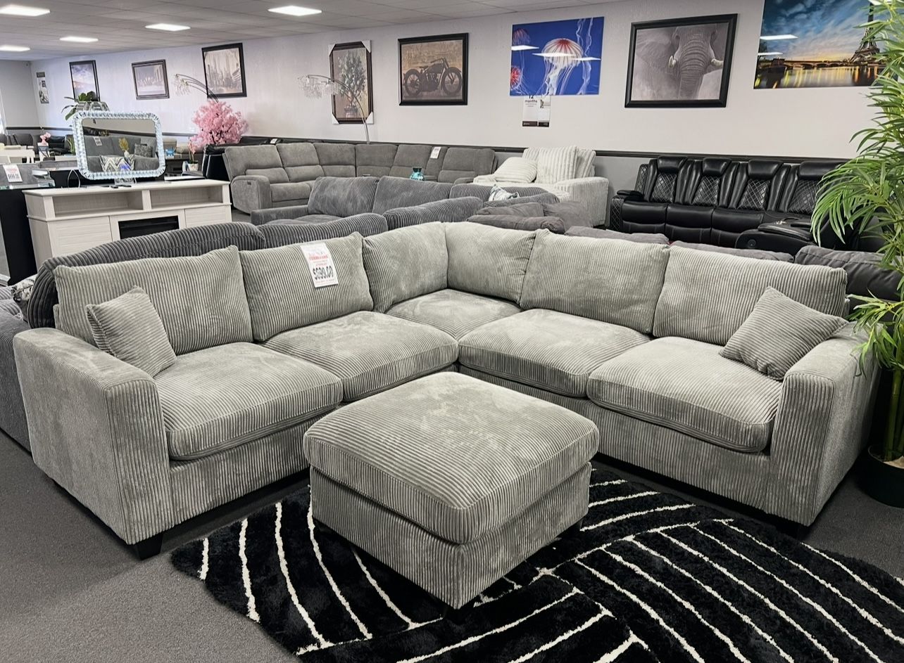 Light Gray Sofa Sectional w/ Ottoman