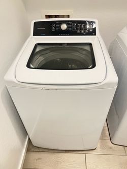Frigidaire washer and dryer set