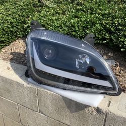 Peterbilt 579 LED Headlight 