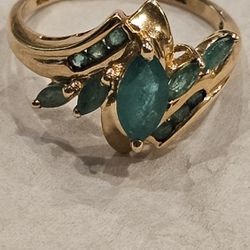 10K Yellow Gold  Real  Emerald Ring  Size 6