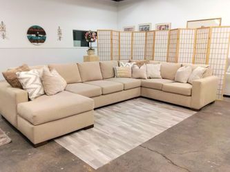Huge couch 🛋️
