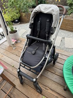 Uppa baby Cruz stroller w/rain Cover