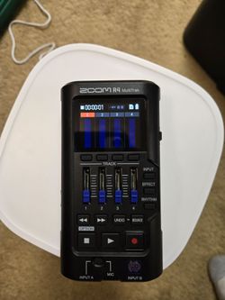 ZOOM R4 multitrack recorder