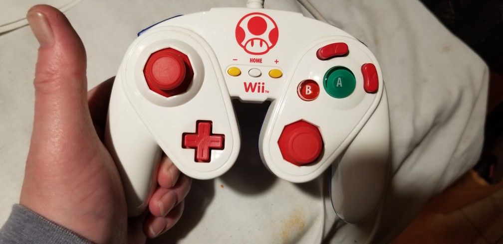 Wii🍄 Controller🍄 Super 🍄Mario's🍄 "TOAD"🍄 Version 🍄2 Hand Remote Style GREAT CONDITION Pics Of Plug Size So Your Sure 30$firm⭐ READ DESCRIPTION⭐
