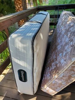 Twin bed mattress with foldable frame