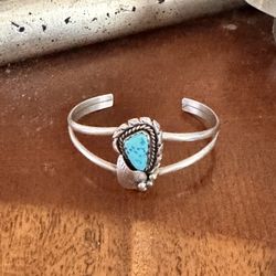 American Navajo-style sterling silver and turquoise cuff bracelet, Vintage