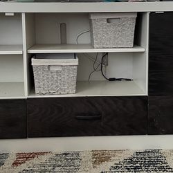  Cabinet/Tv Stand