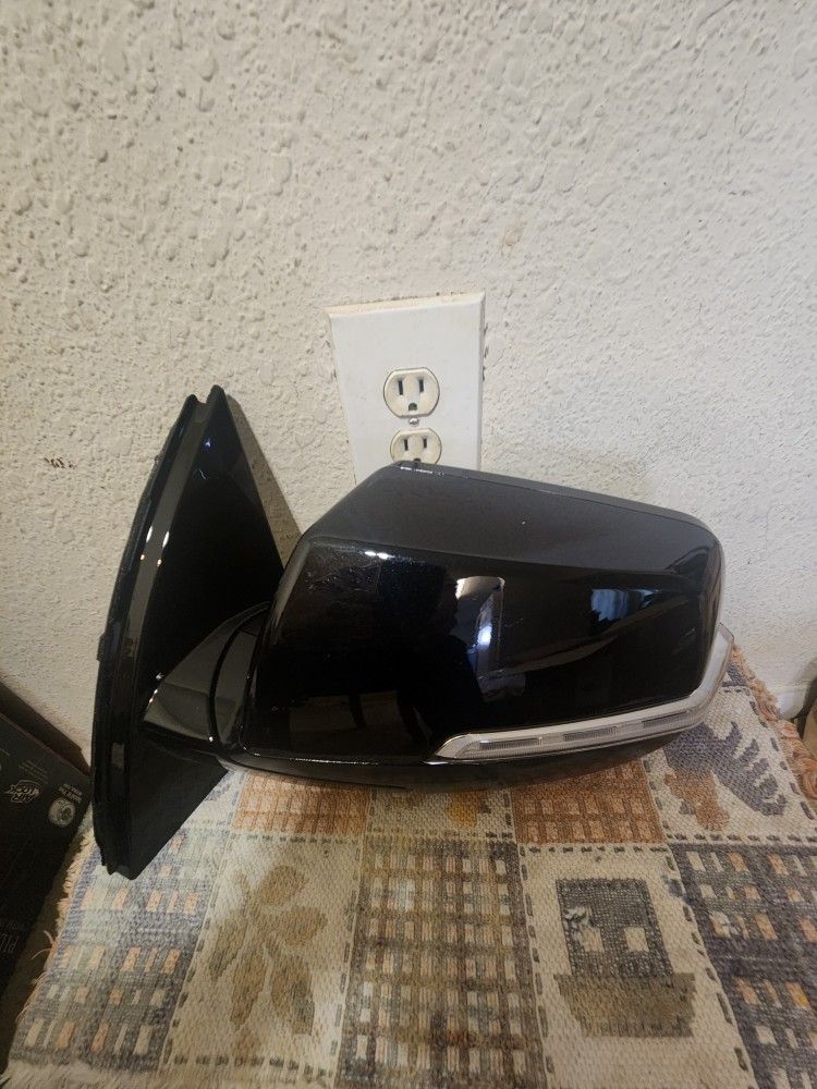 Chevy traverse Driver Slide Mirror